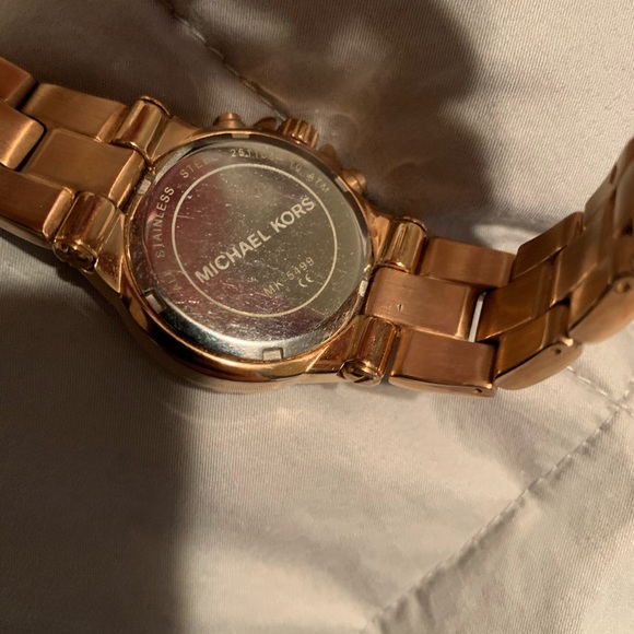 ✨ MICHAEL KORS GOLD WATCH ✨ - Picture 4 of 4